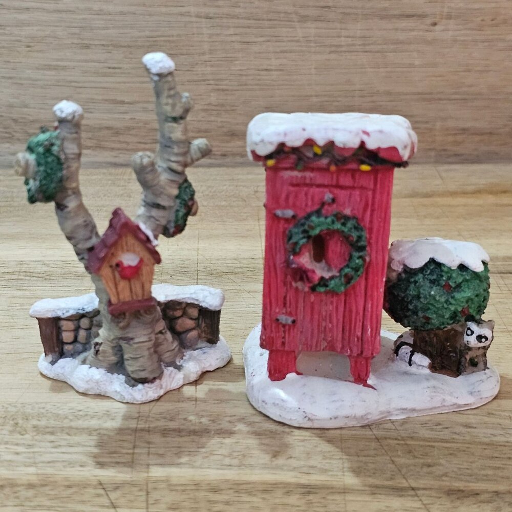 2 Lemax Christmas Outhouse & Tree Figurines 3" Red Resin Snow Wreath Decor - Picture 1 of 8